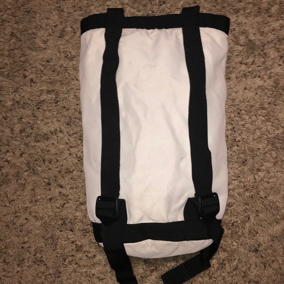 Tommy Hilfiger Tall Rectangle Gym Bag - Picture 2 of 9